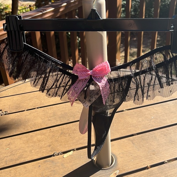 NWT Size large black thong with pink bow 🎀 on back with ruffle. - Picture 6 of 6